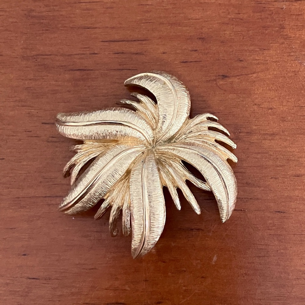 Vintage Monet Costume Jewelry Brooch Pin